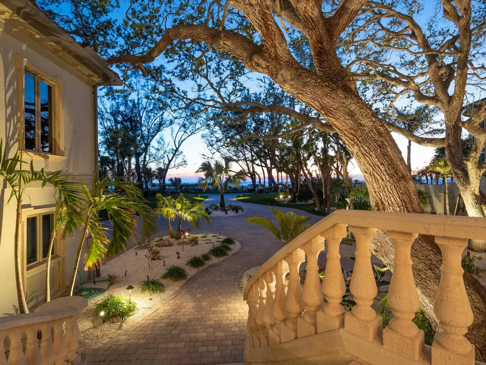 1216 N CASEY KEY RD