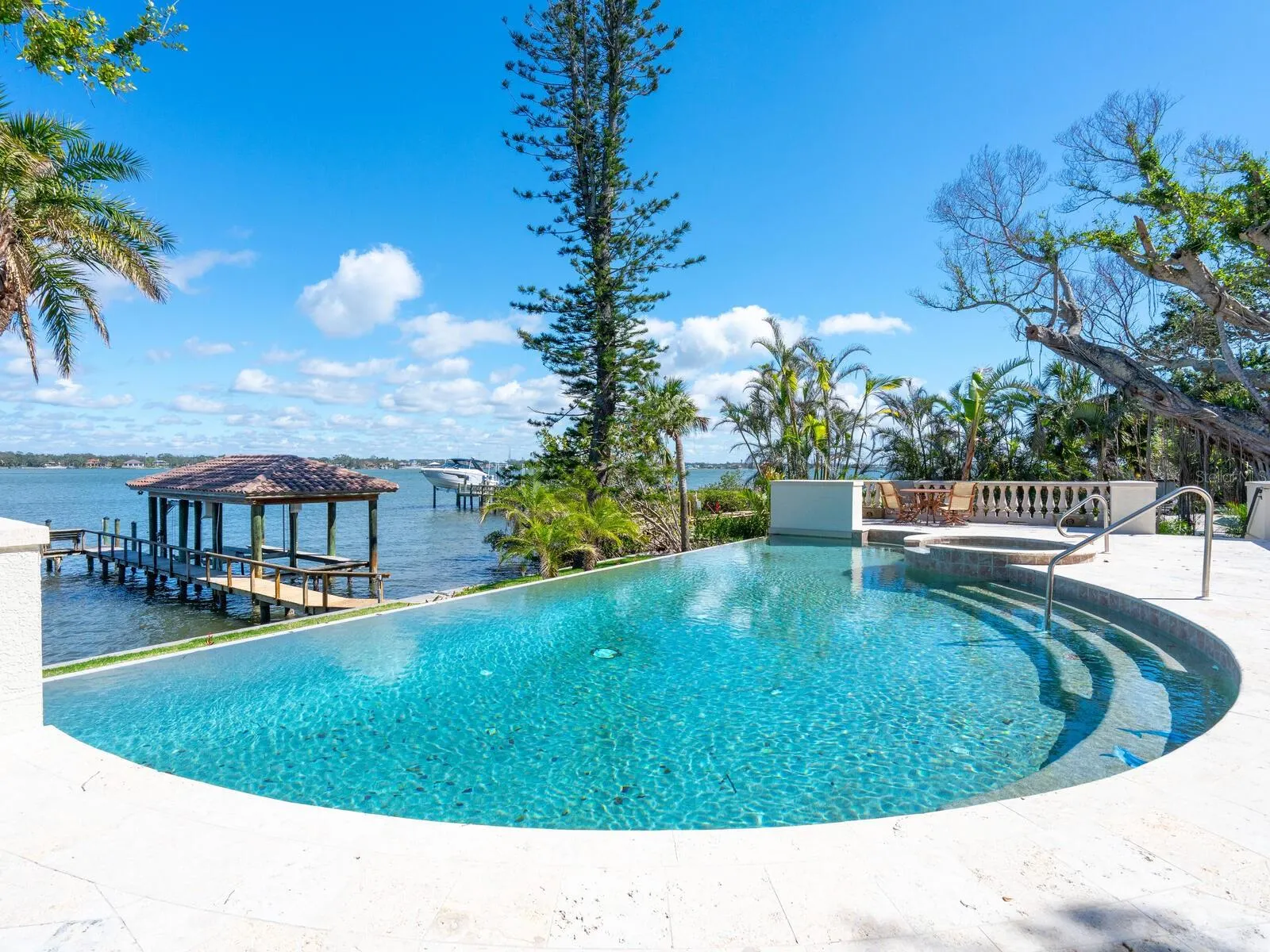 1216 N CASEY KEY RD