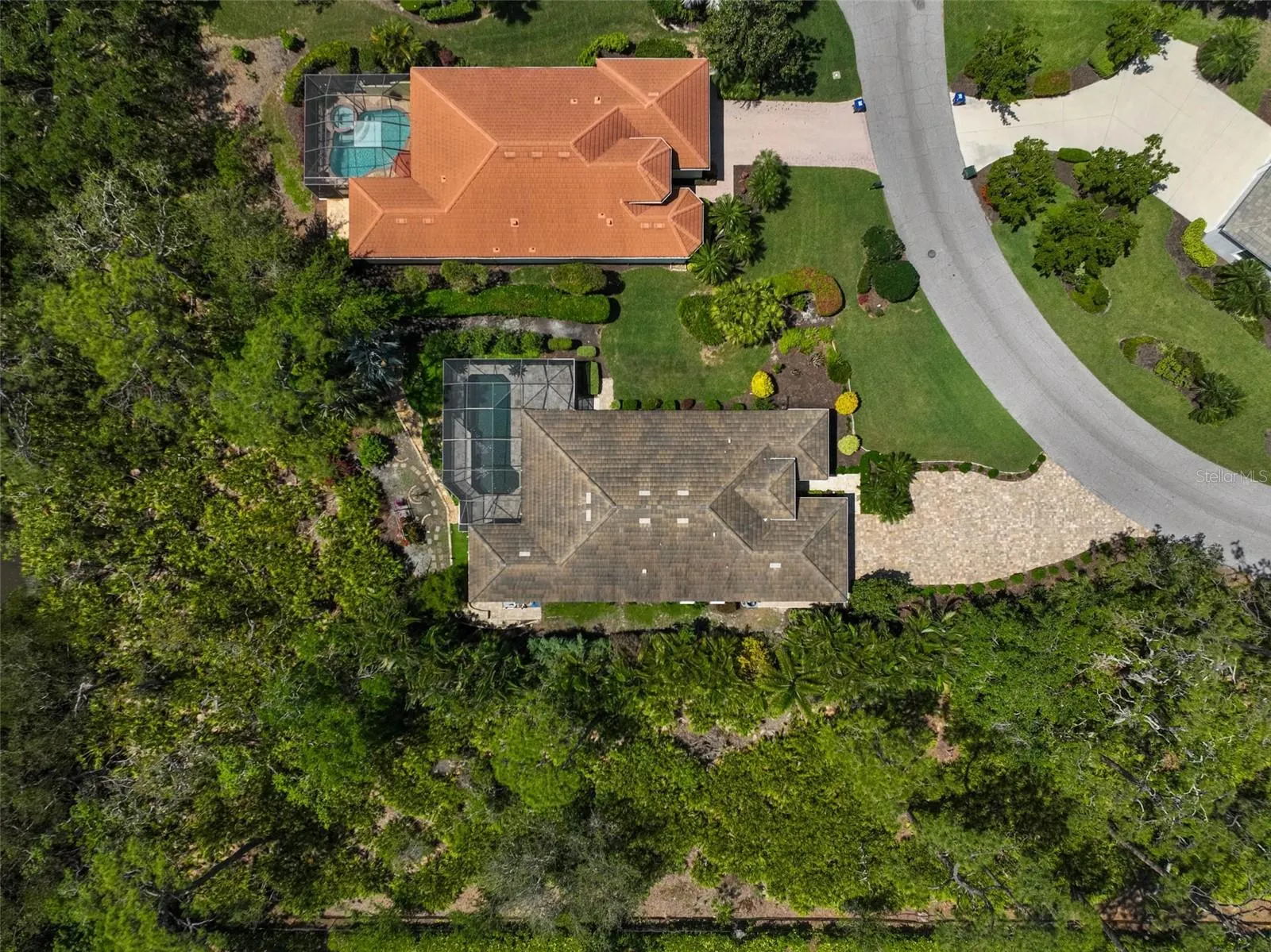 13 BAYHEAD LN
