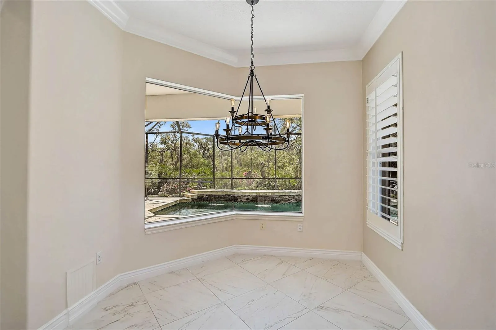 13 BAYHEAD LN