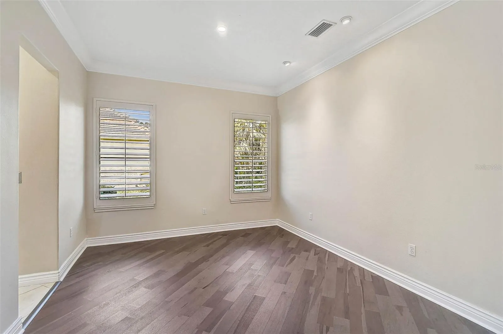 13 BAYHEAD LN