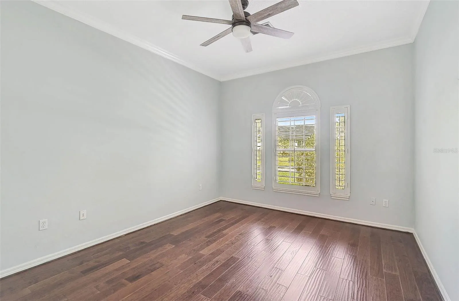 13 BAYHEAD LN