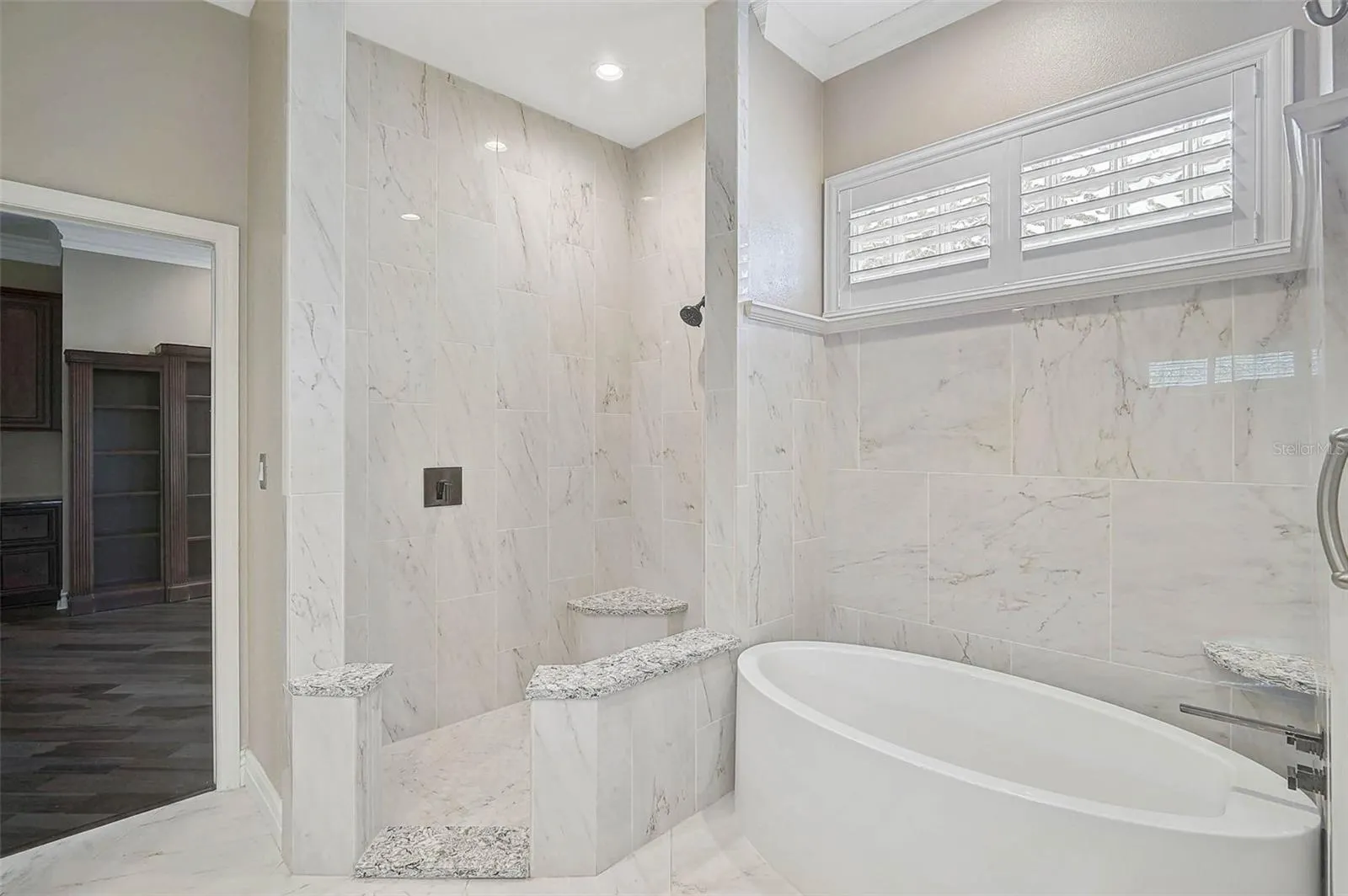 13 BAYHEAD LN