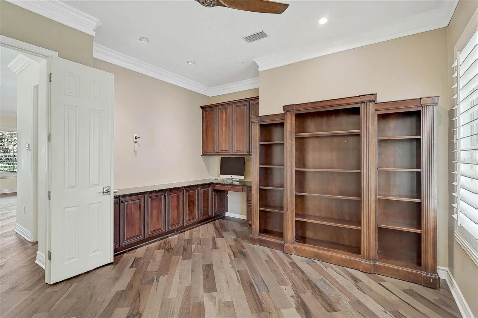13 BAYHEAD LN