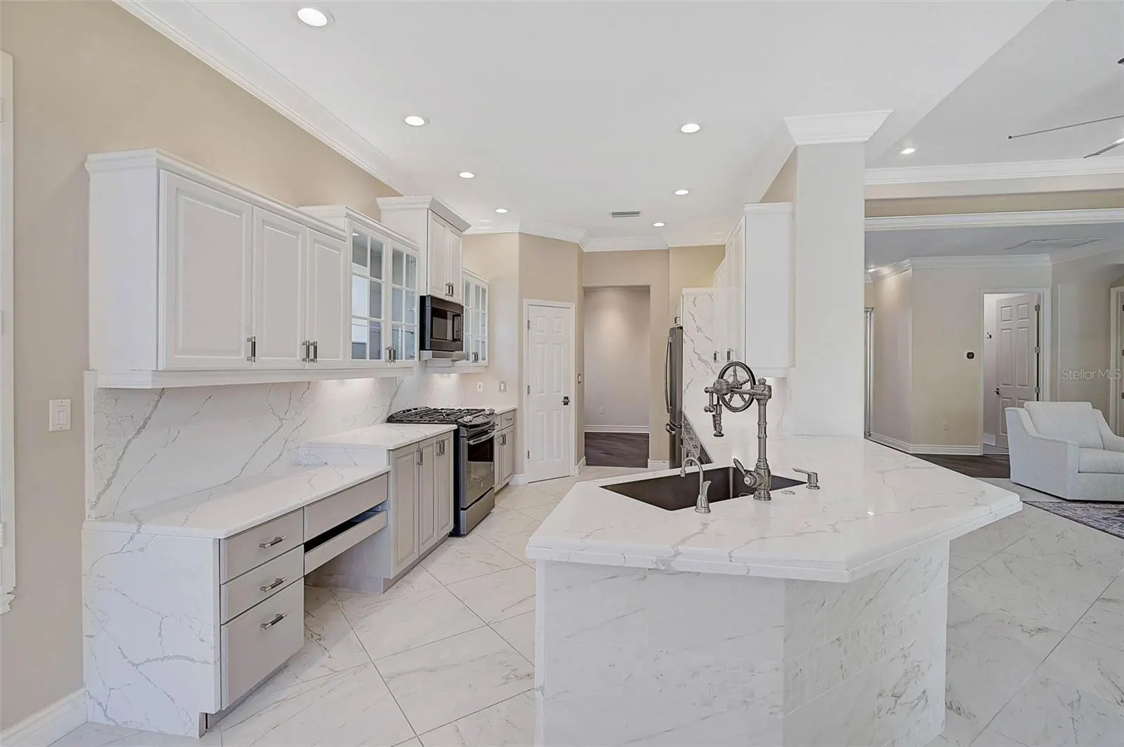 13 BAYHEAD LN