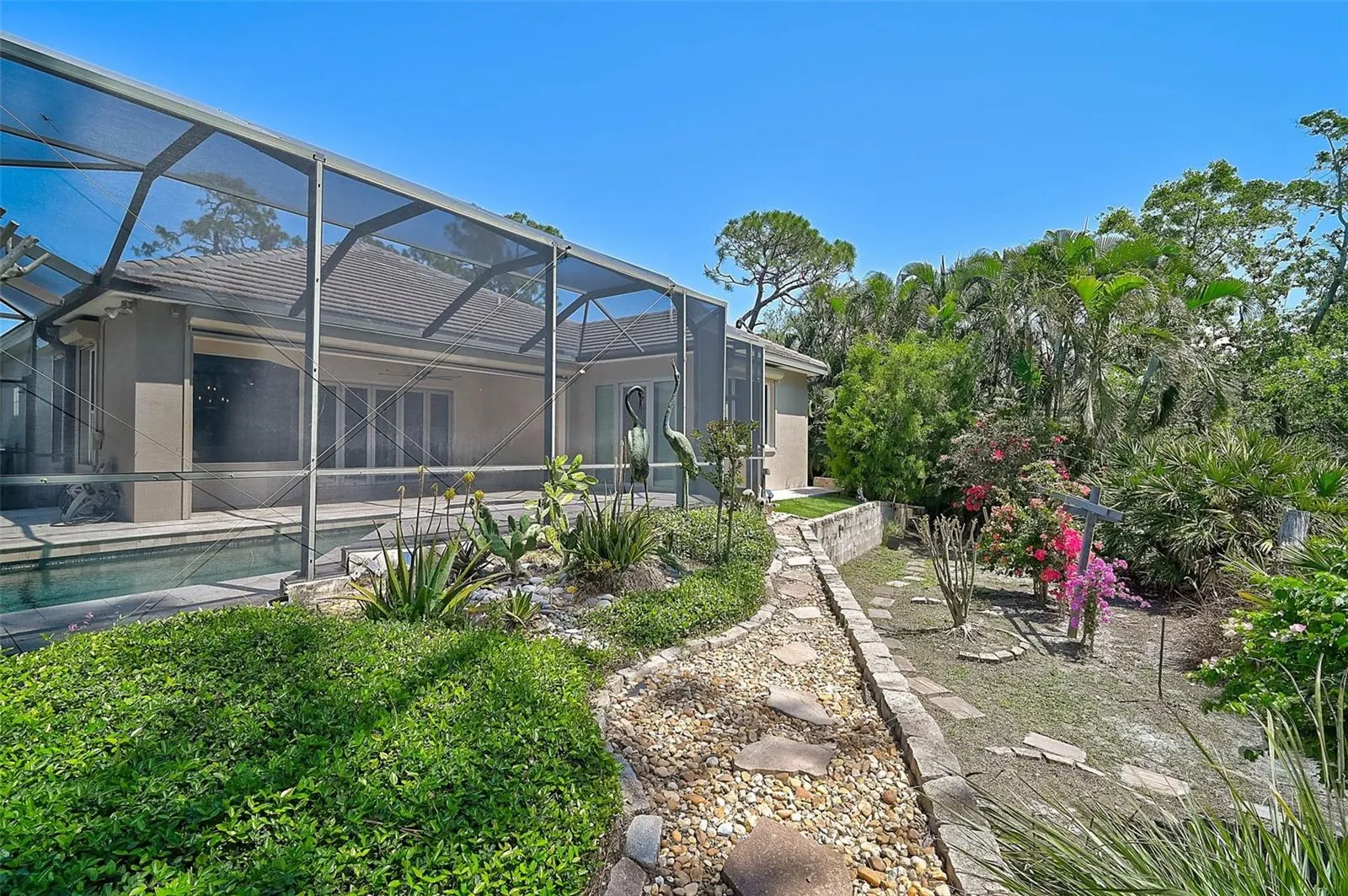 13 BAYHEAD LN