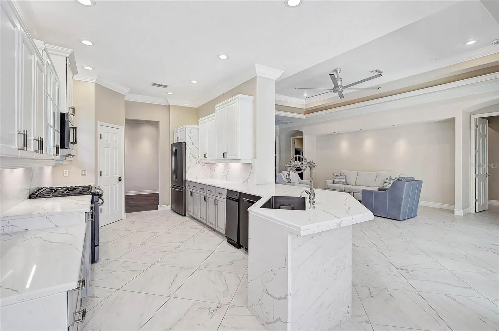 13 BAYHEAD LN