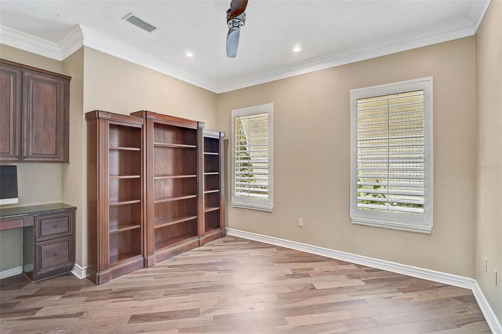 13 BAYHEAD LN