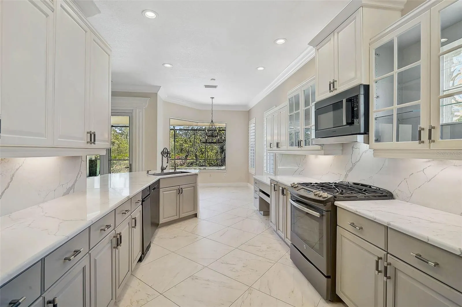 13 BAYHEAD LN