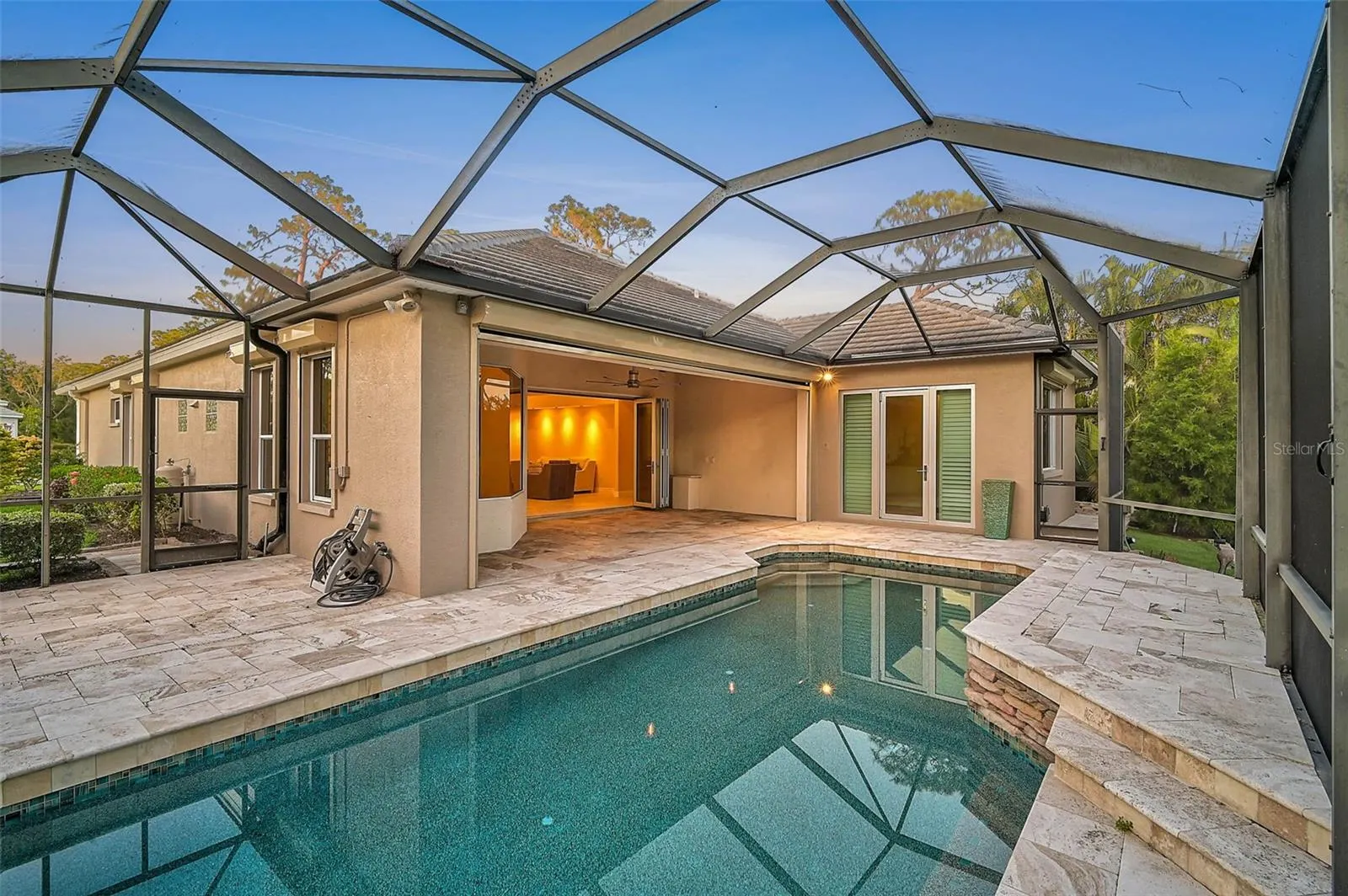 13 BAYHEAD LN