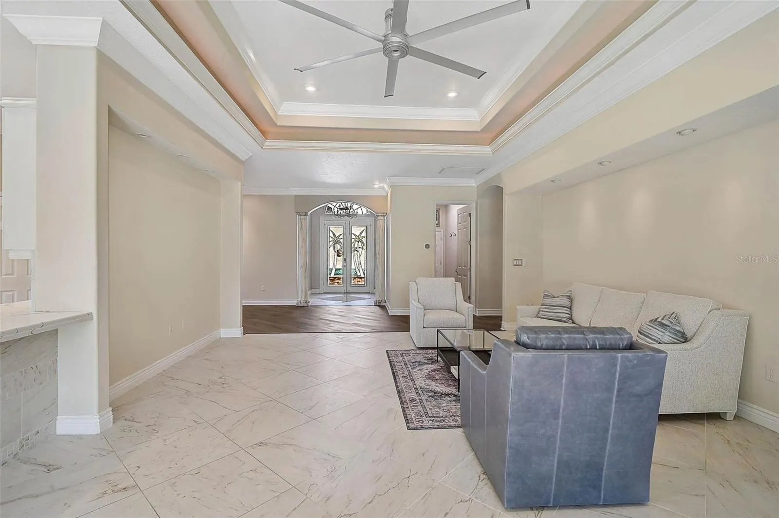 13 BAYHEAD LN