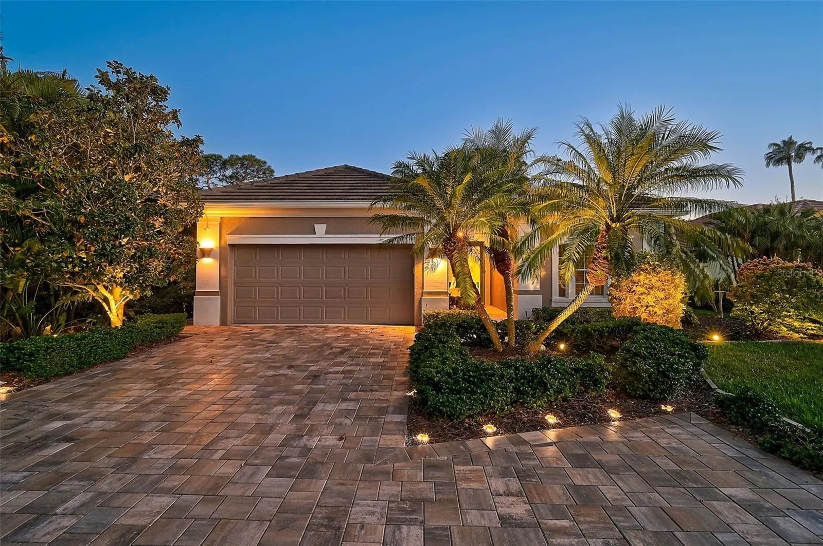 13 BAYHEAD LN