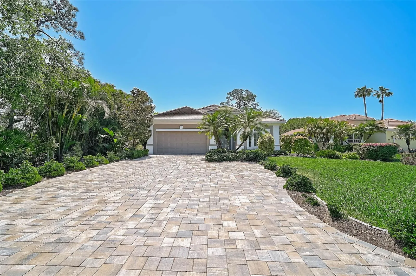 13 BAYHEAD LN