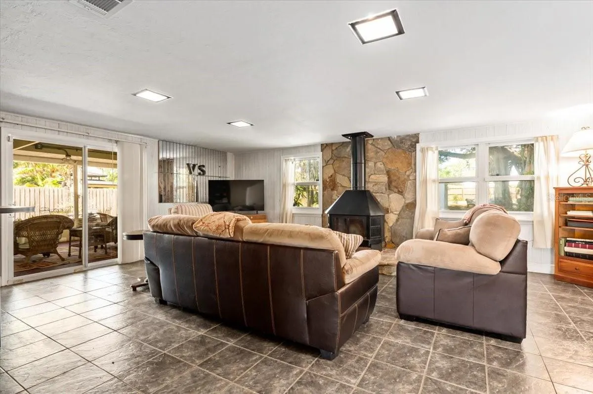 337 SOMERSET AVE