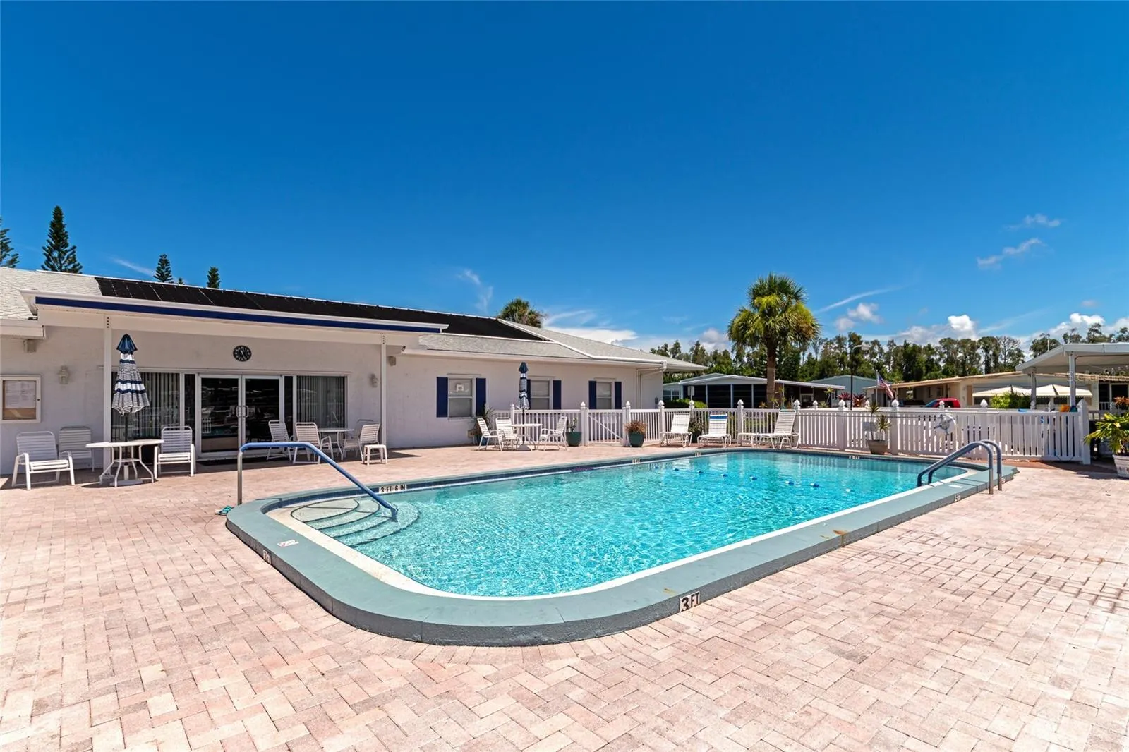 320 TROPIC DR