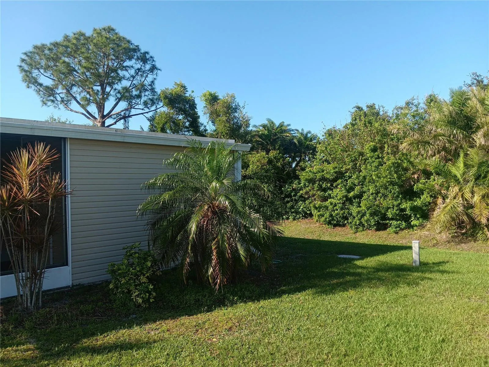 320 TROPIC DR