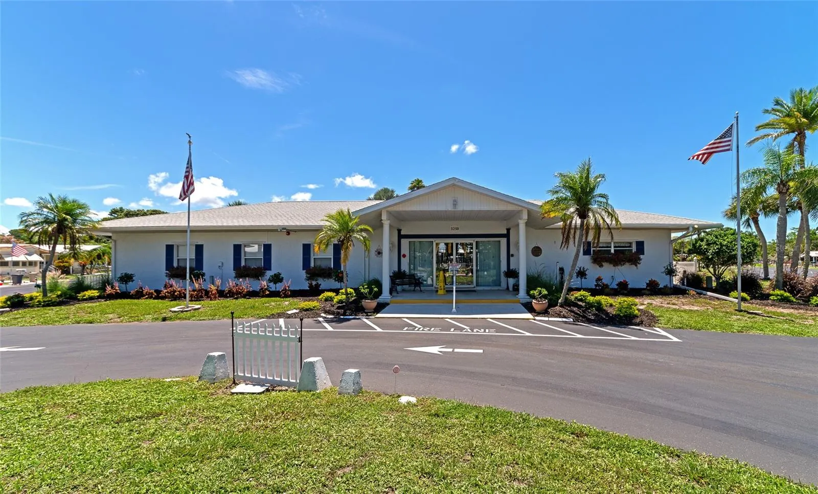 320 TROPIC DR