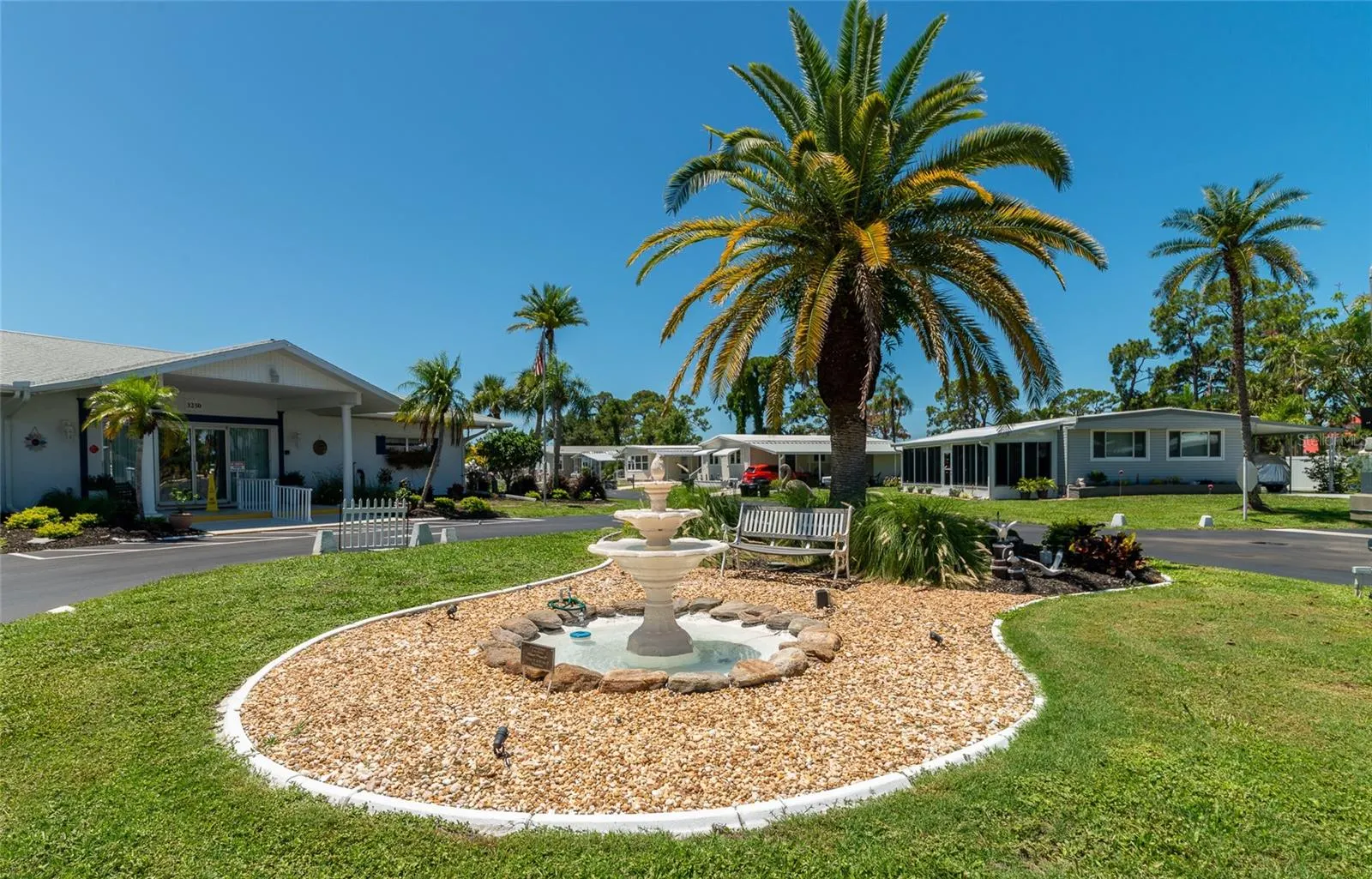320 TROPIC DR