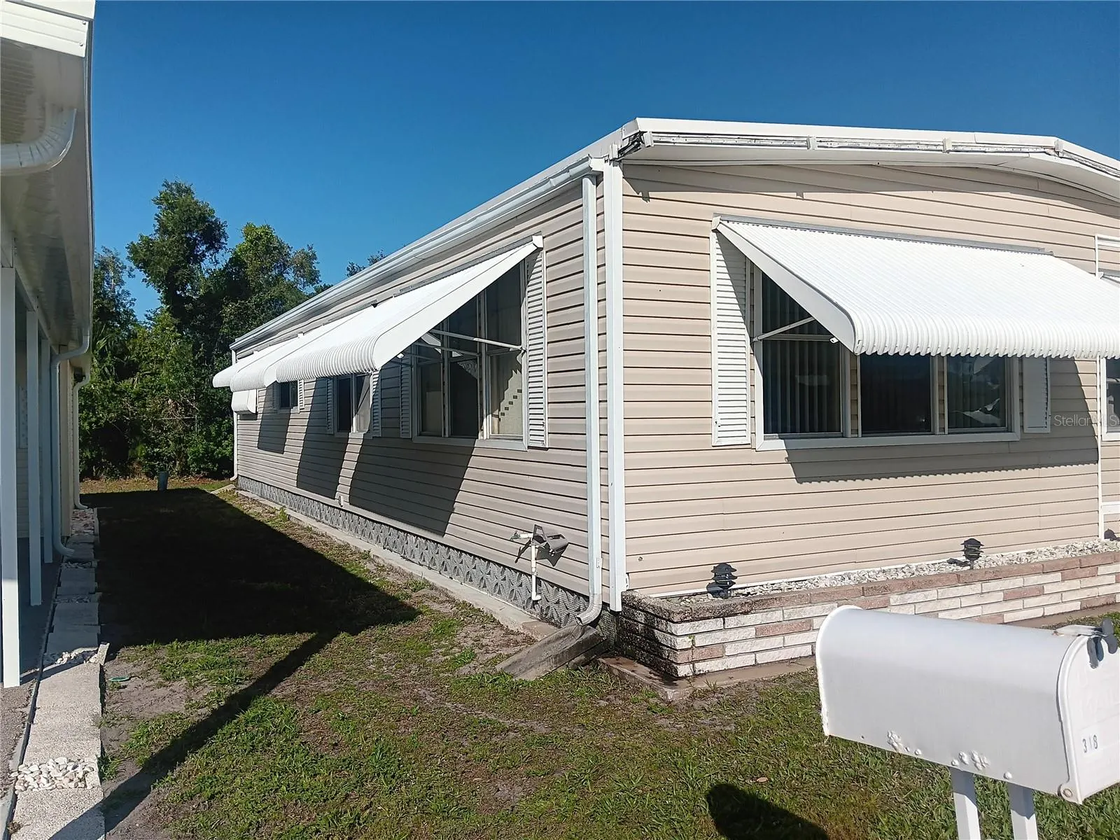 320 TROPIC DR