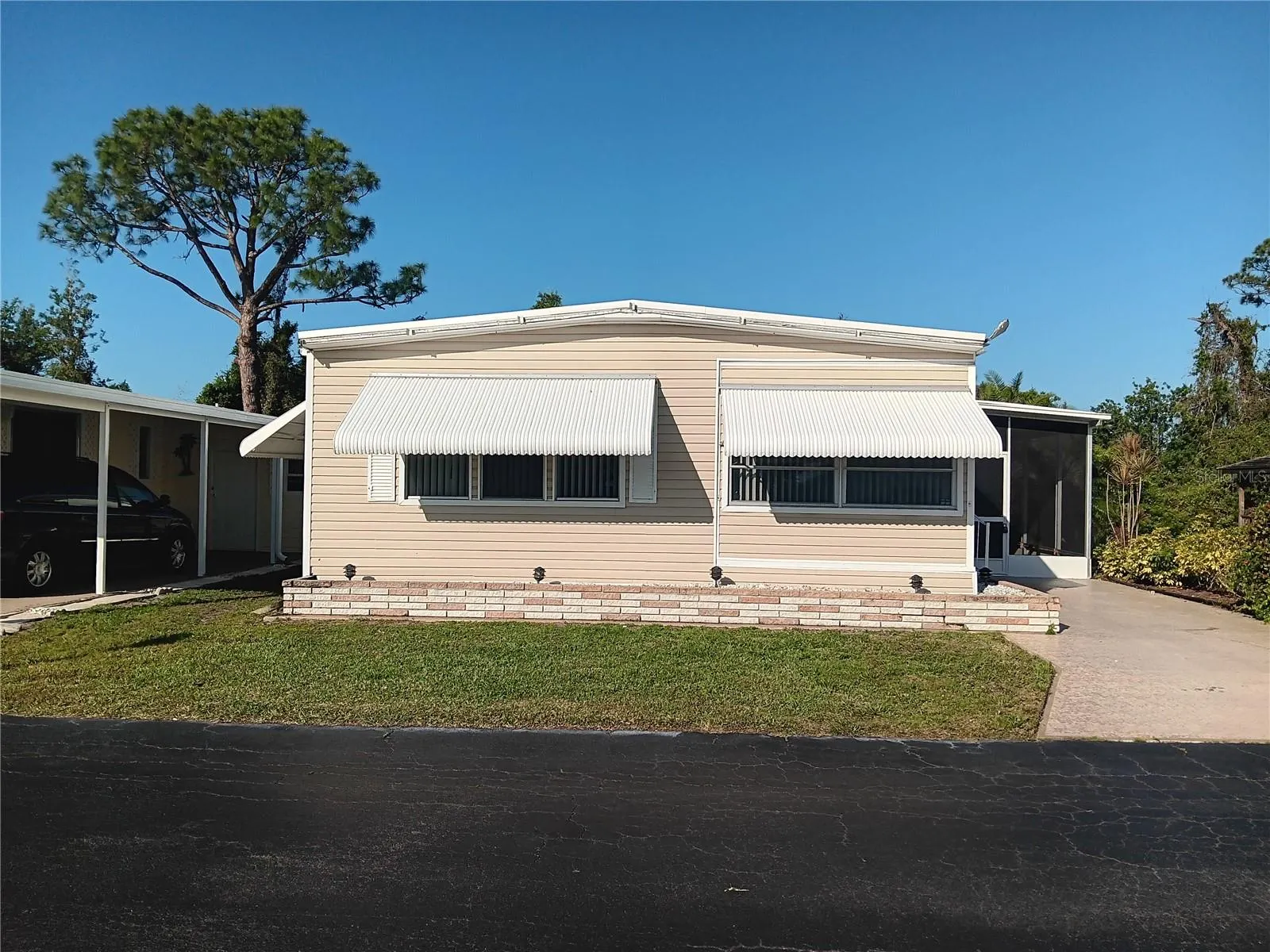 320 TROPIC DR