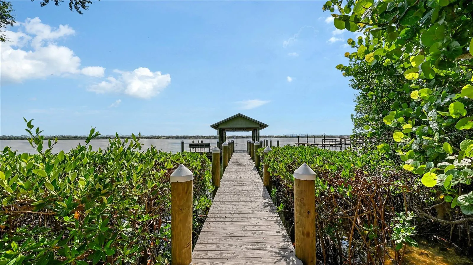 1042 N CASEY KEY RD