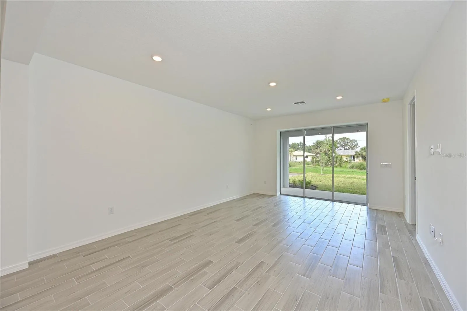 15033 SHADY PALMS LN