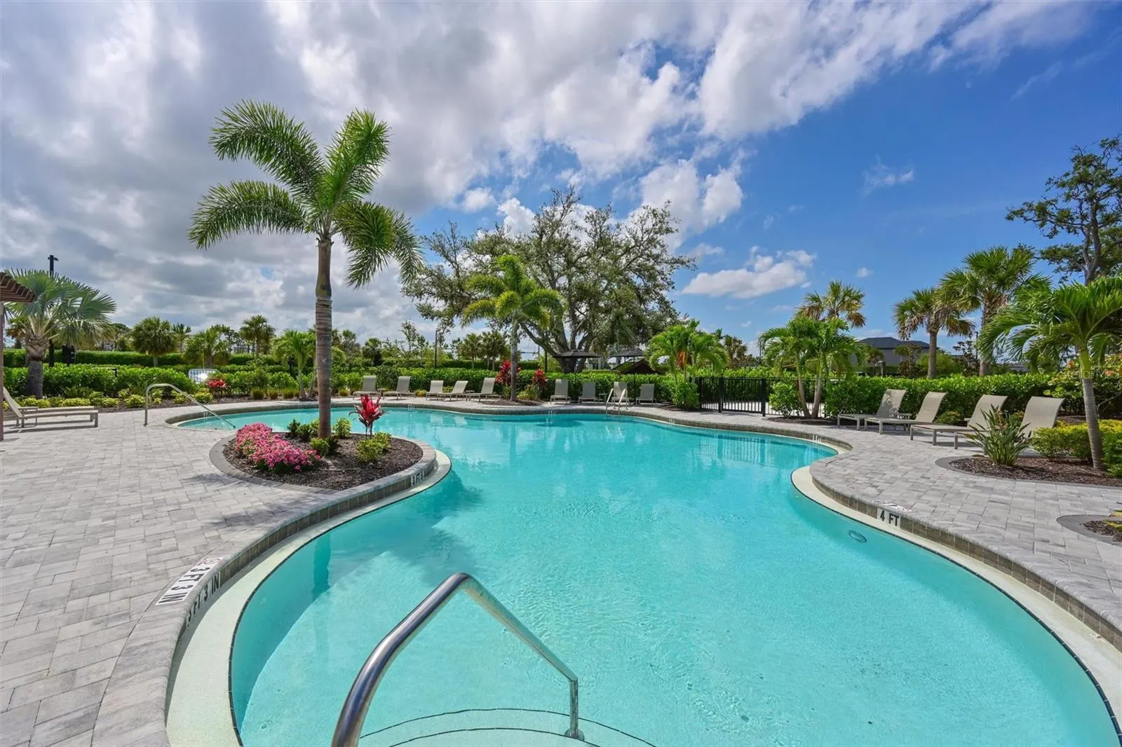 15033 SHADY PALMS LN