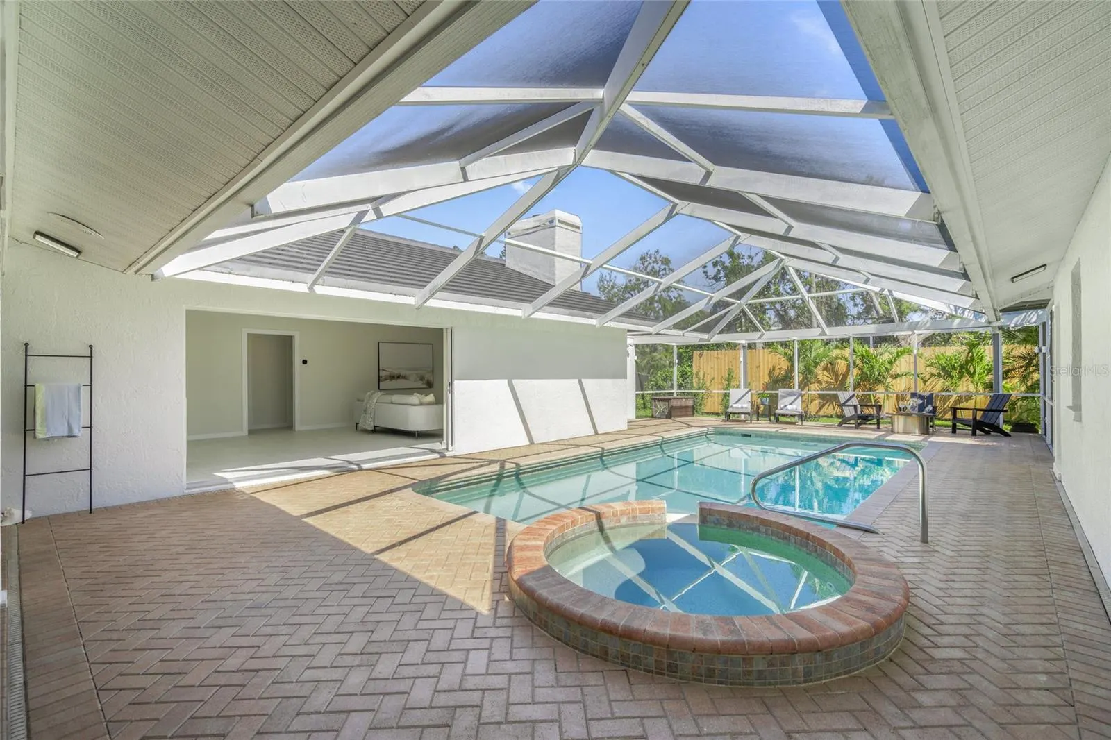 1527 BUOY LN