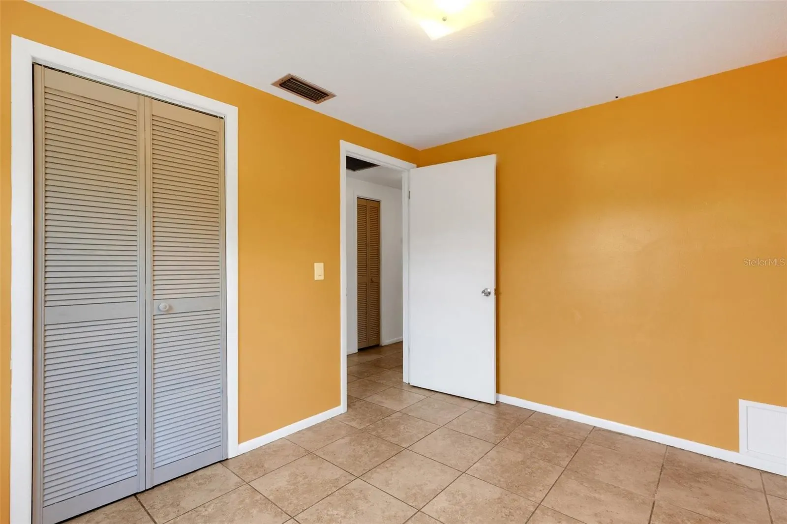 112 E MARLAND CT