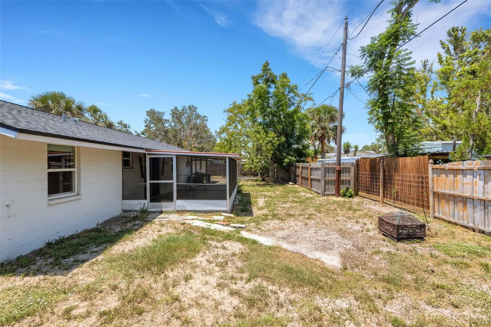 112 E MARLAND CT