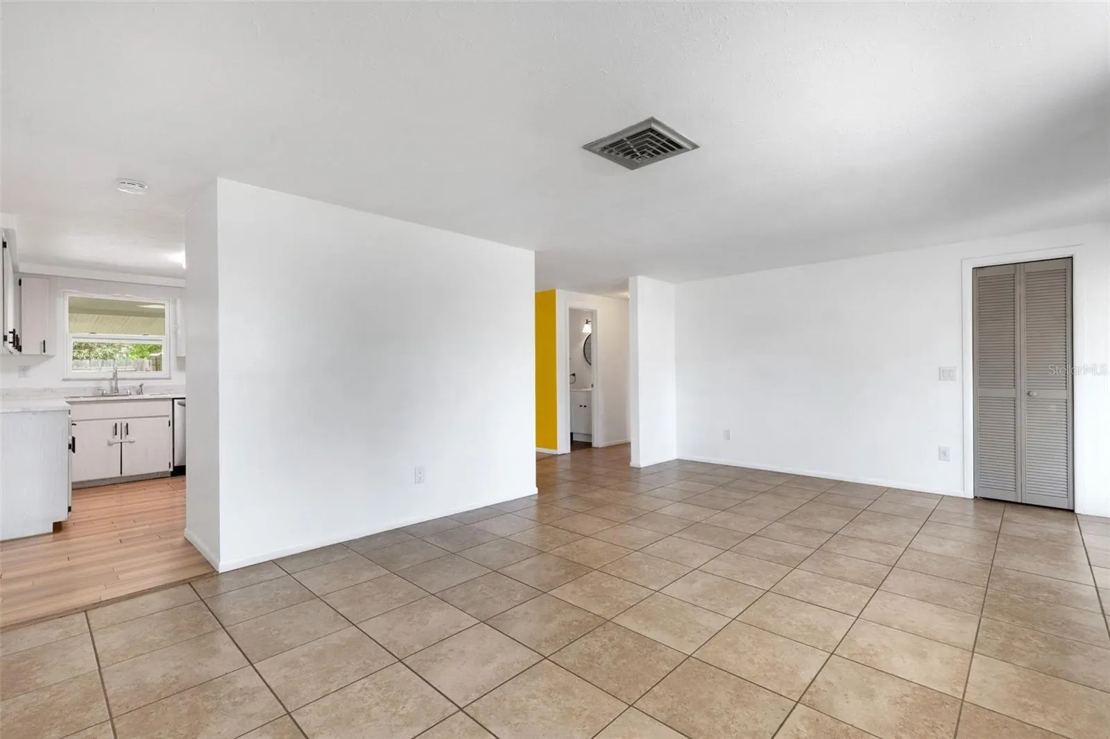 112 E MARLAND CT