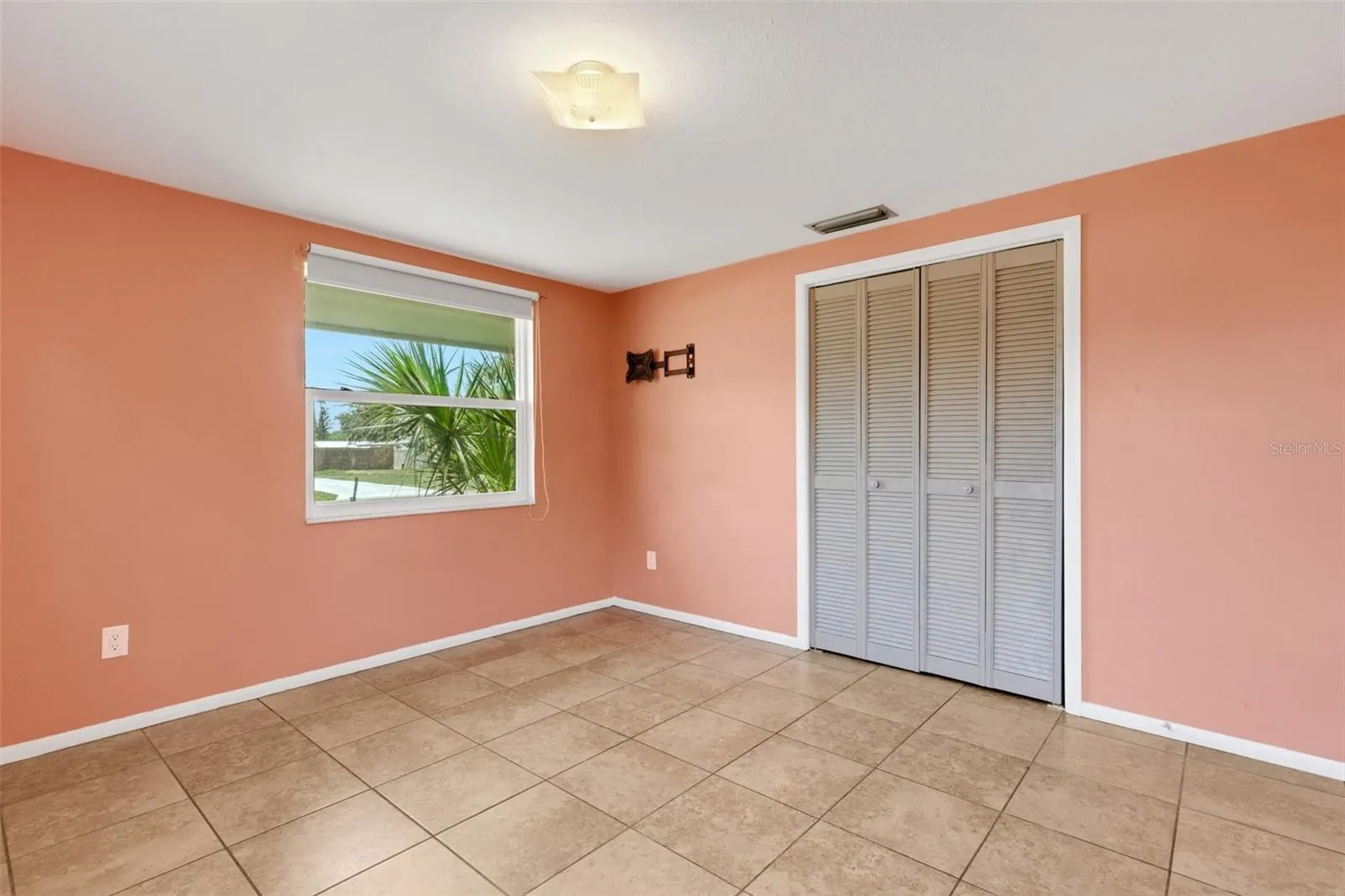 112 E MARLAND CT
