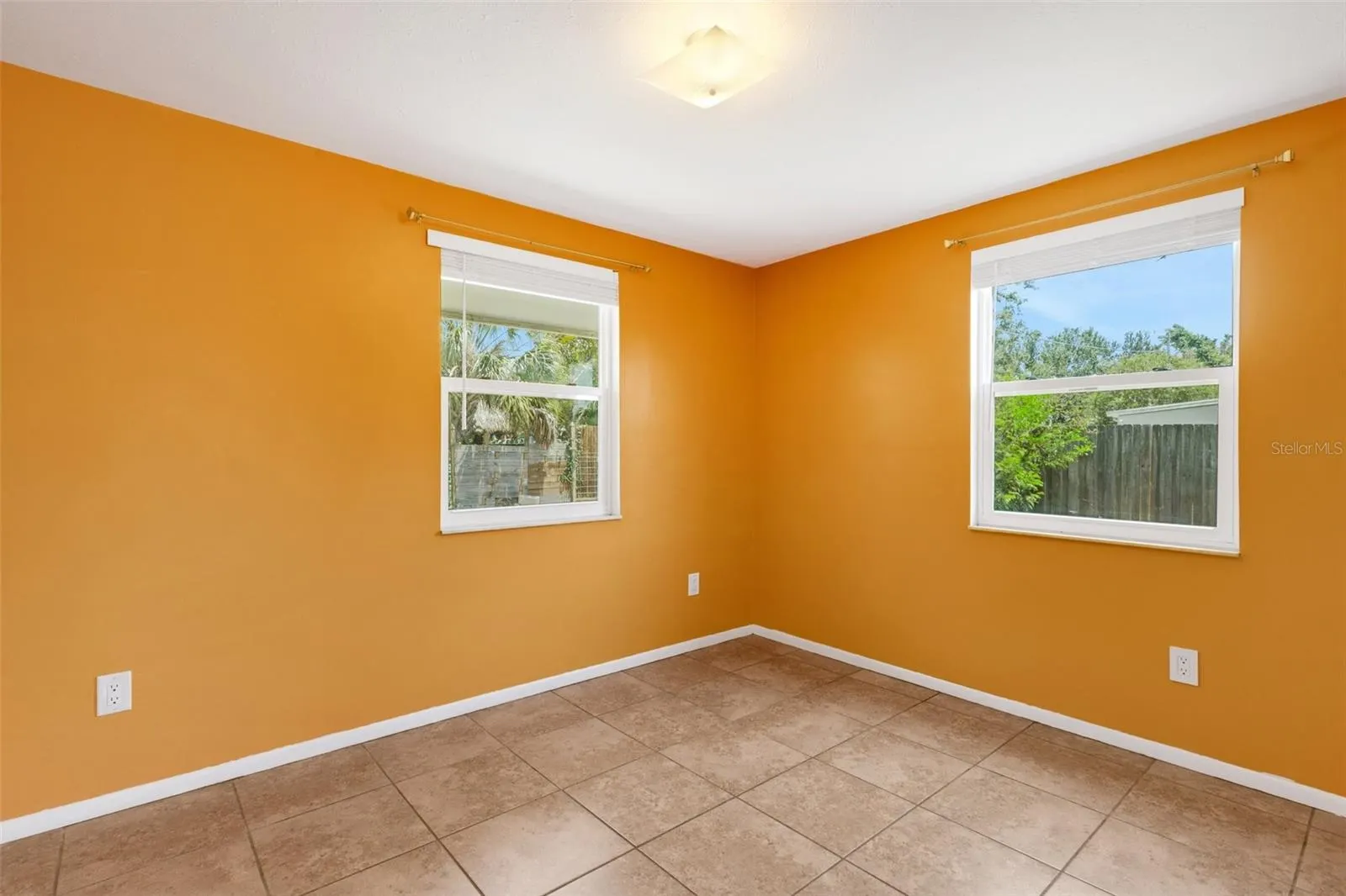 112 E MARLAND CT
