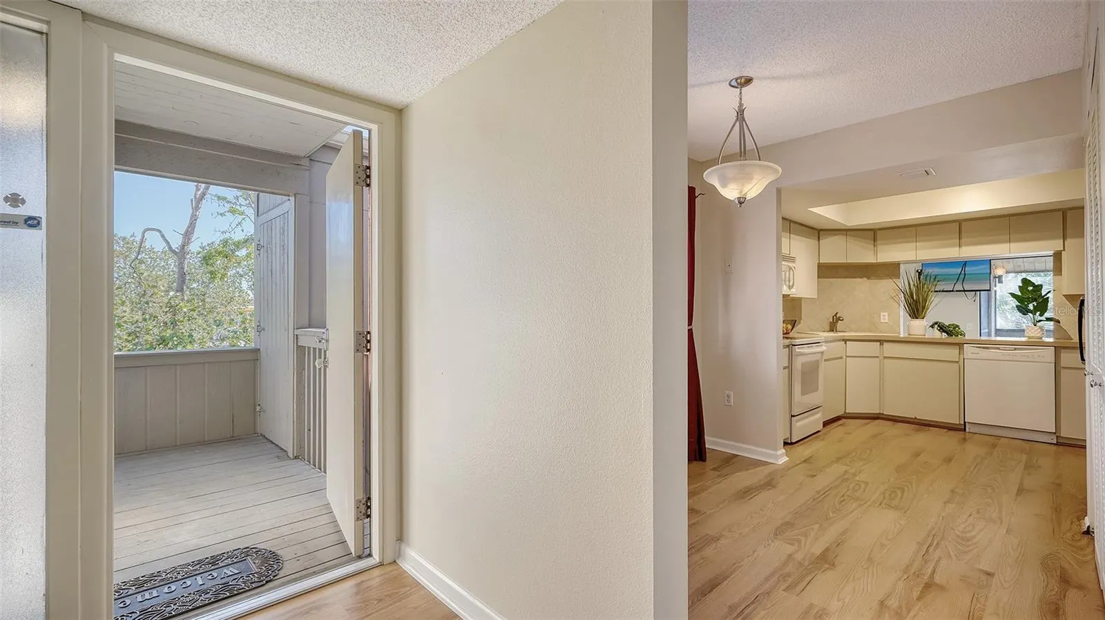137 WOODLAND PL