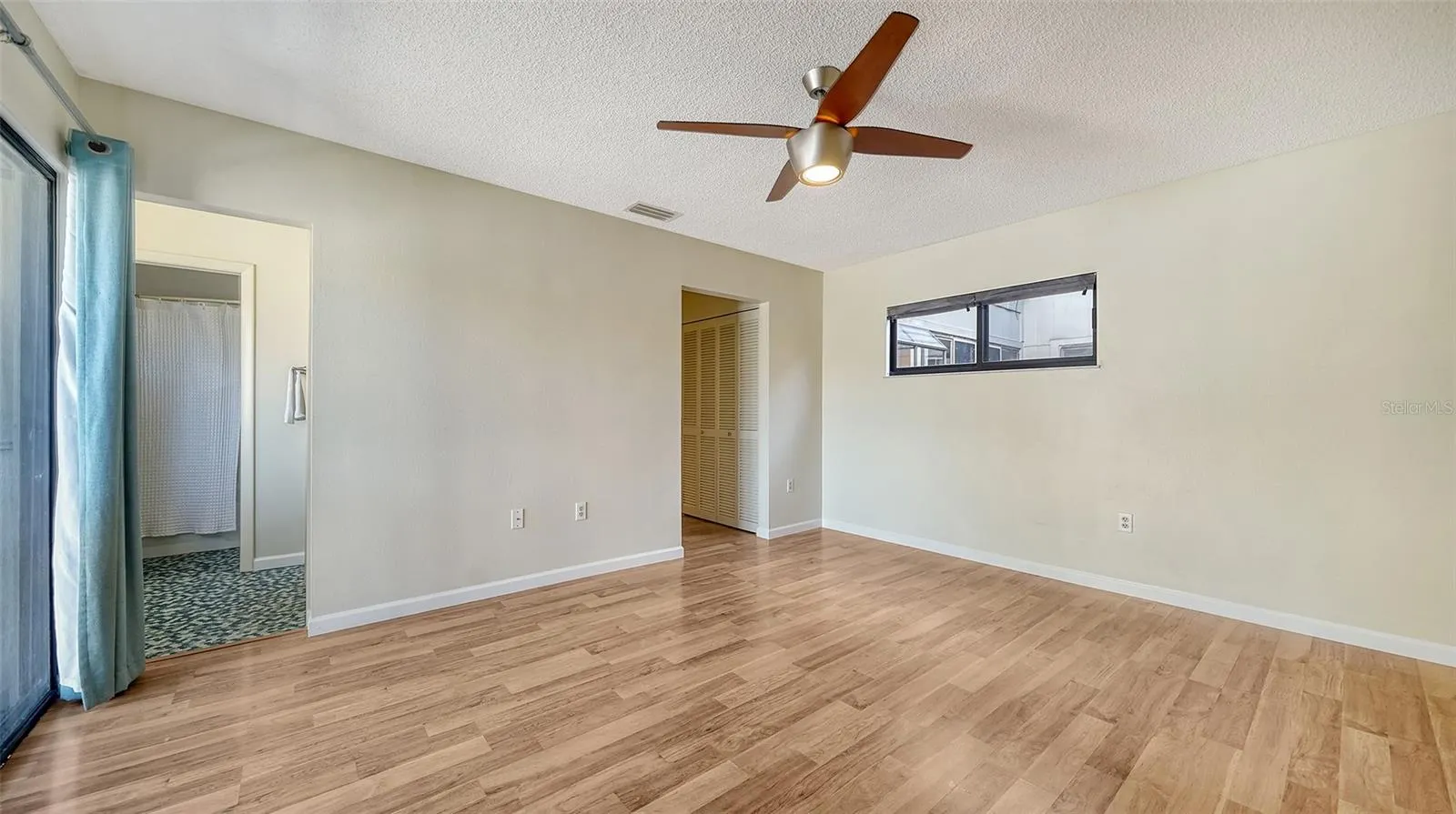 137 WOODLAND PL