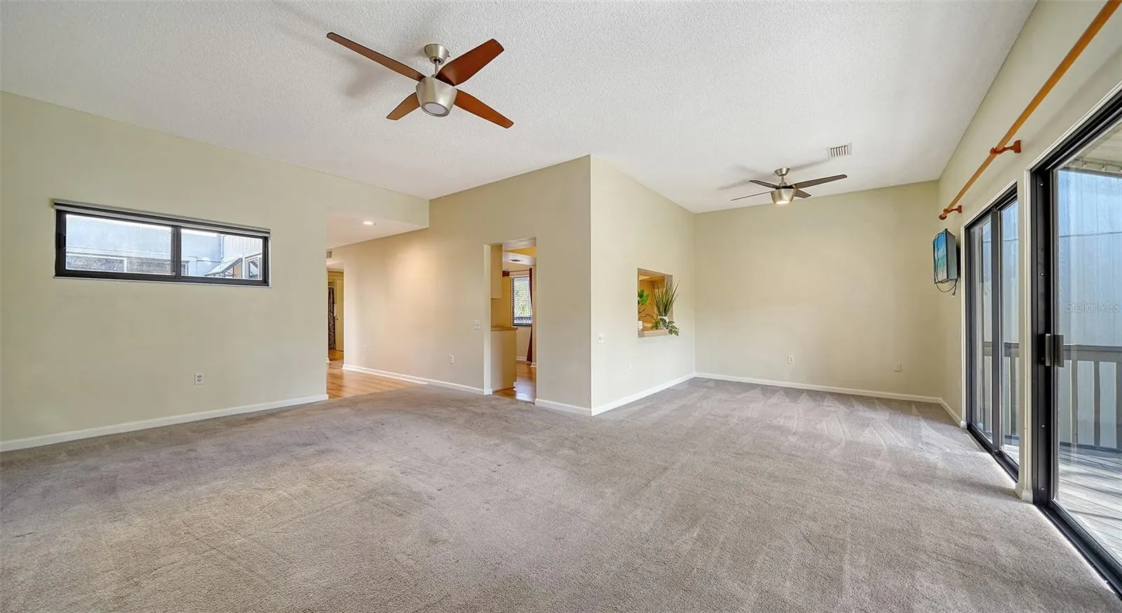 137 WOODLAND PL