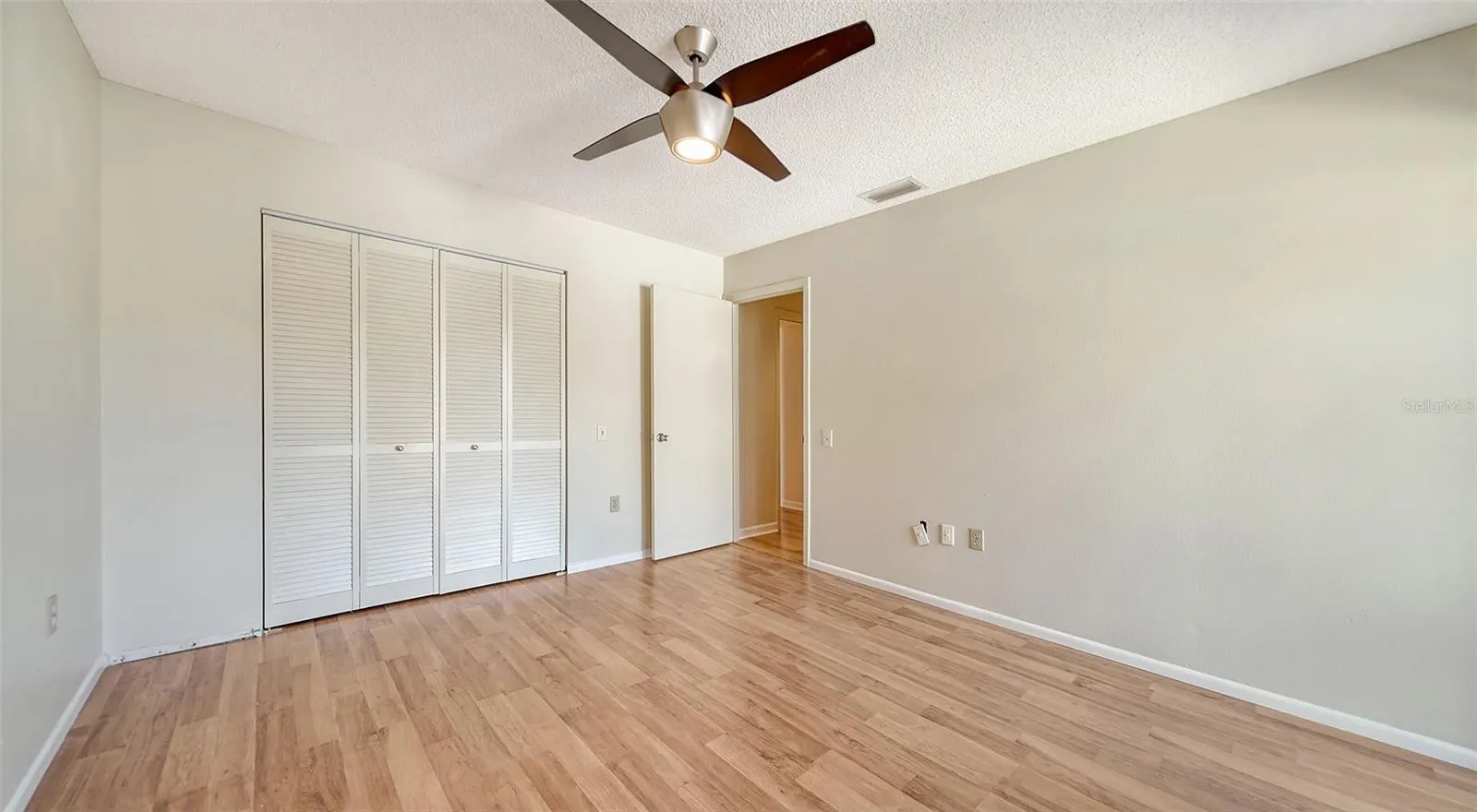 137 WOODLAND PL