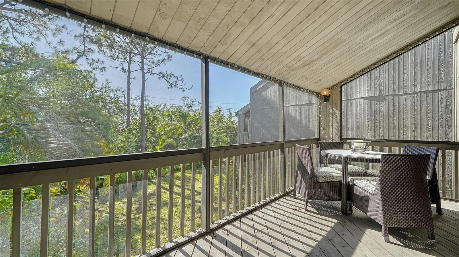 137 WOODLAND PL