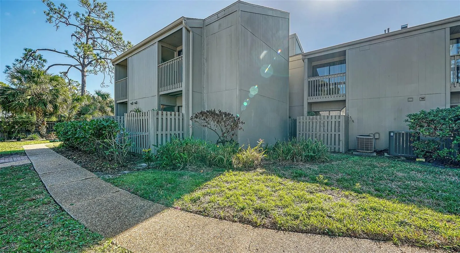 137 WOODLAND PL