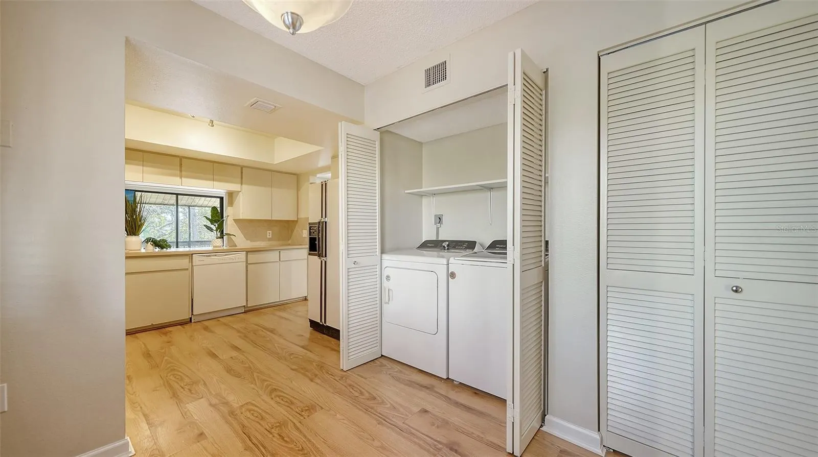 137 WOODLAND PL