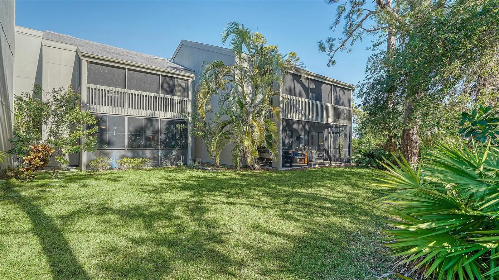 137 WOODLAND PL