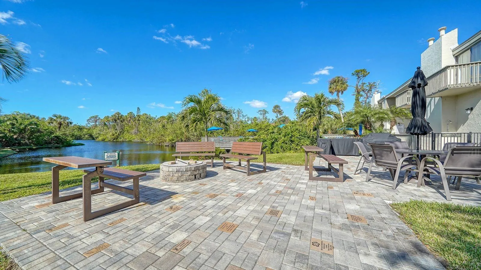 137 WOODLAND PL