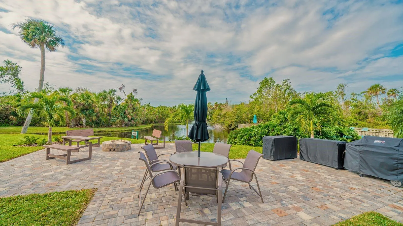 137 WOODLAND PL