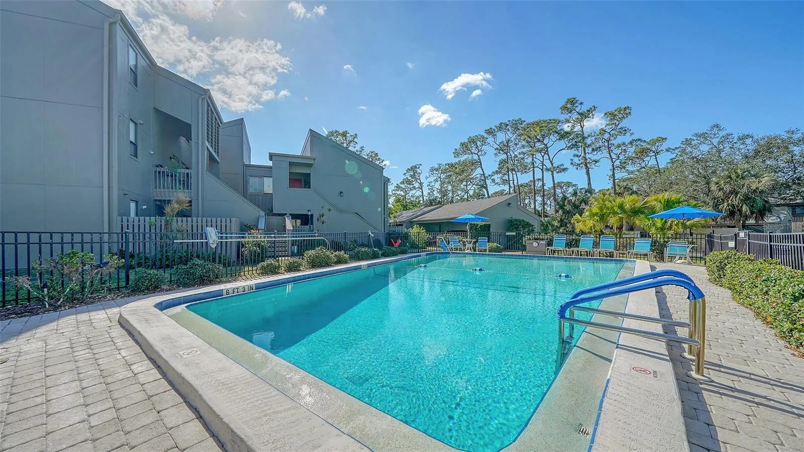137 WOODLAND PL