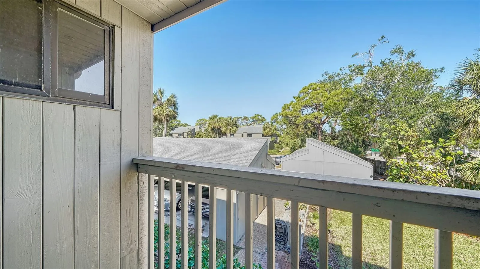 137 WOODLAND PL