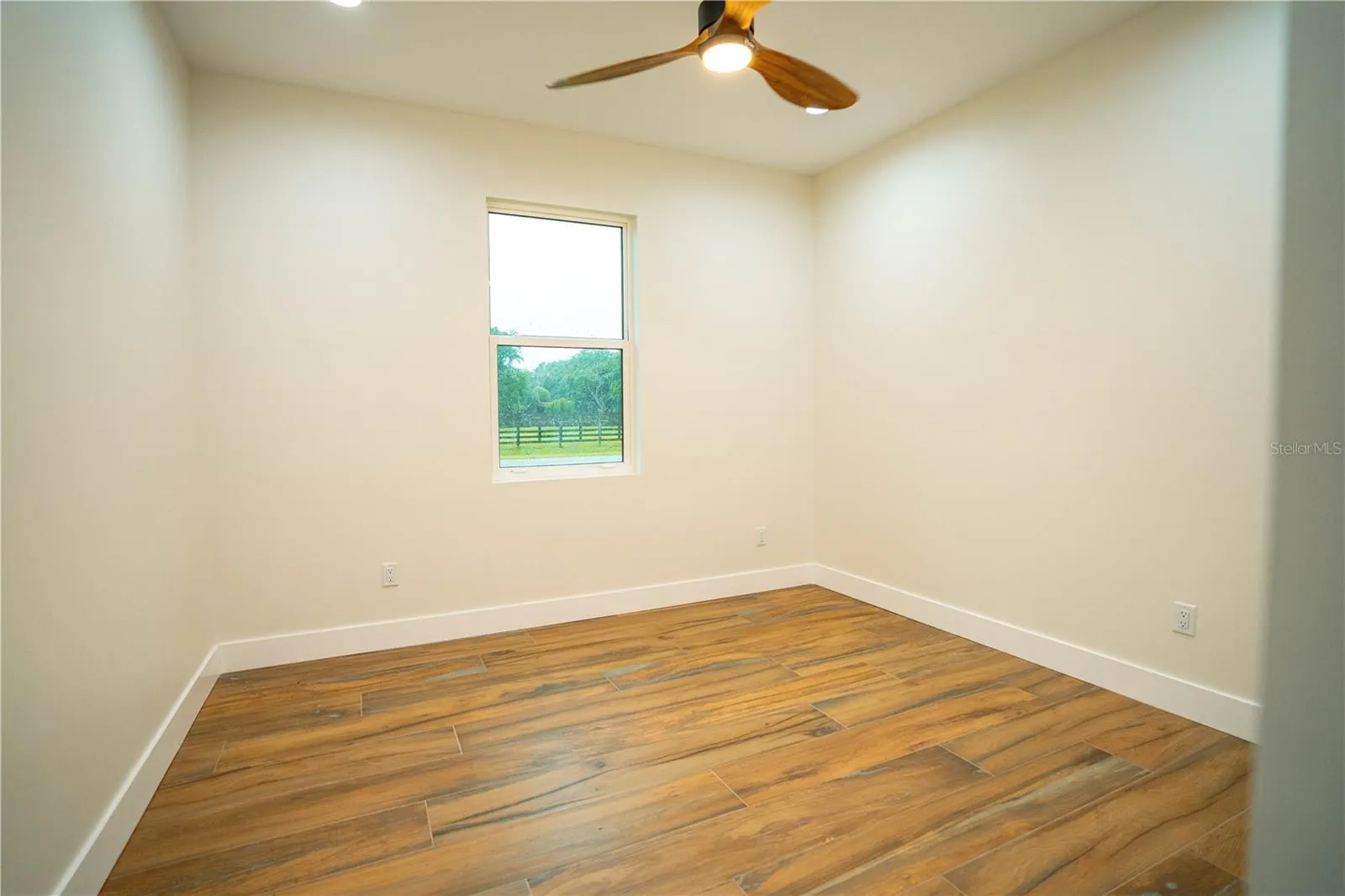 1613 SE SWINGLE TER