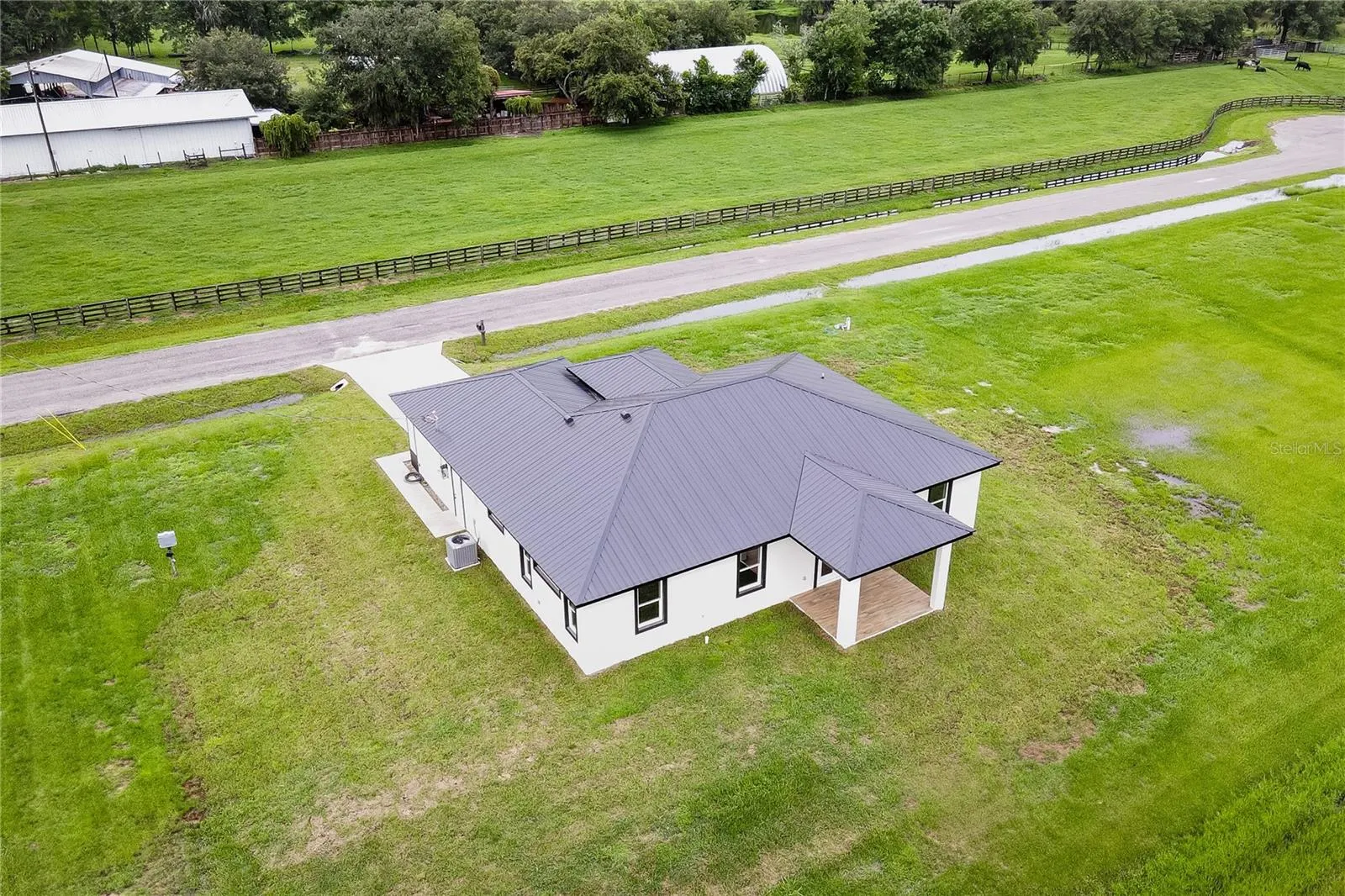 1613 SE SWINGLE TER