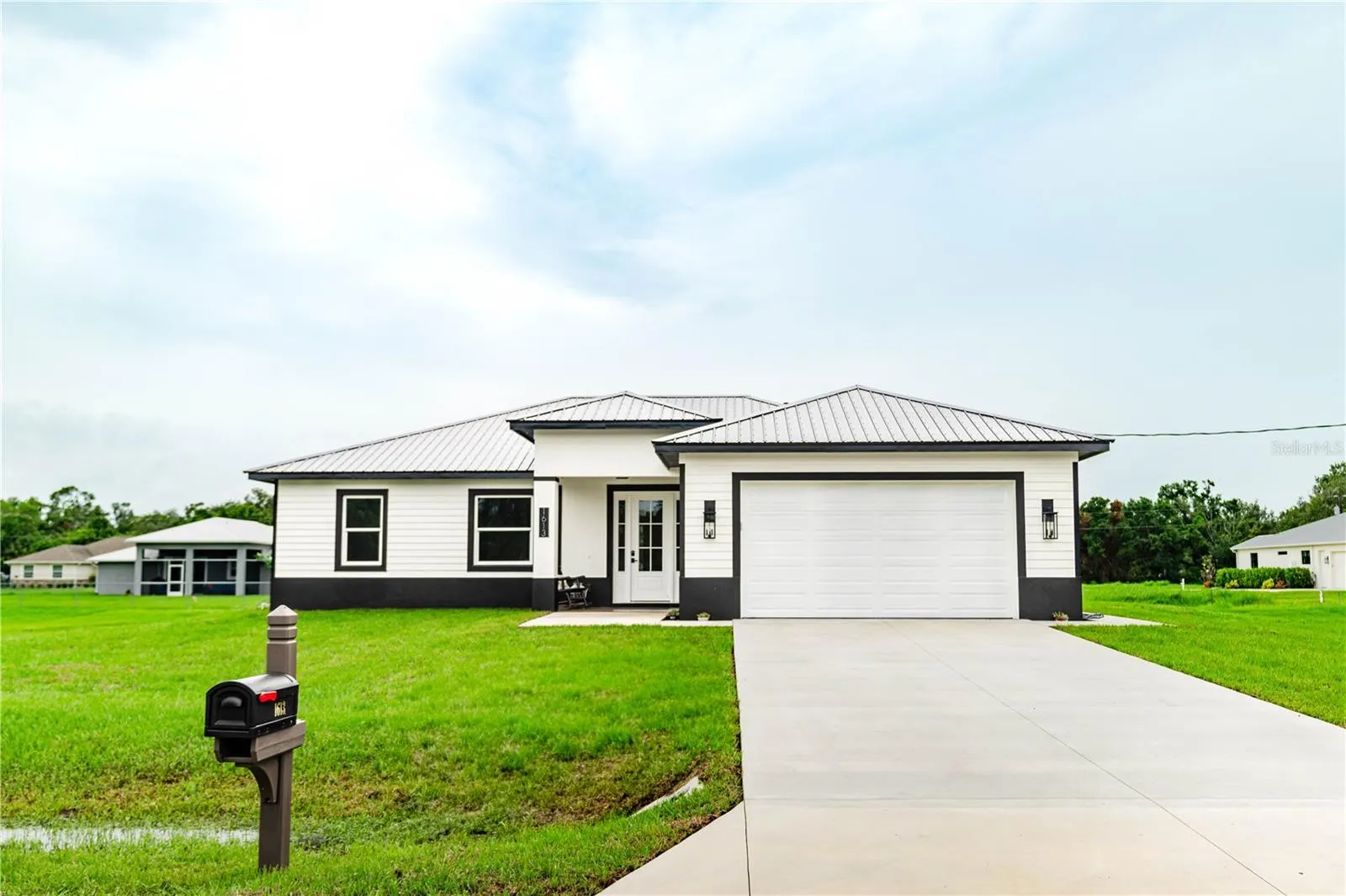 1613 SE SWINGLE TER