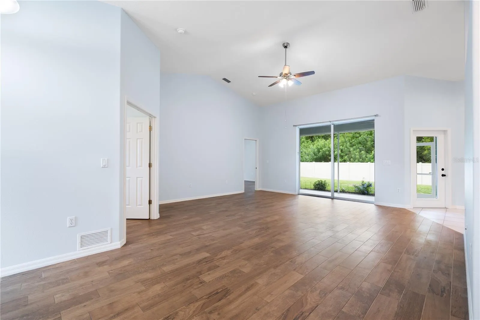 813 OAK POND DR