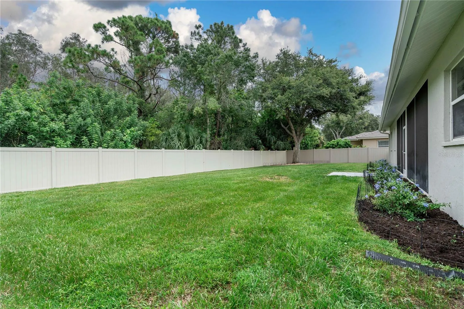 813 OAK POND DR